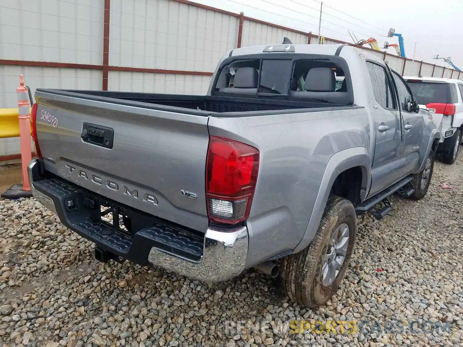 4 Photograph of a damaged car 5TFAZ5CN0KX085981 TOYOTA TACOMA 2019