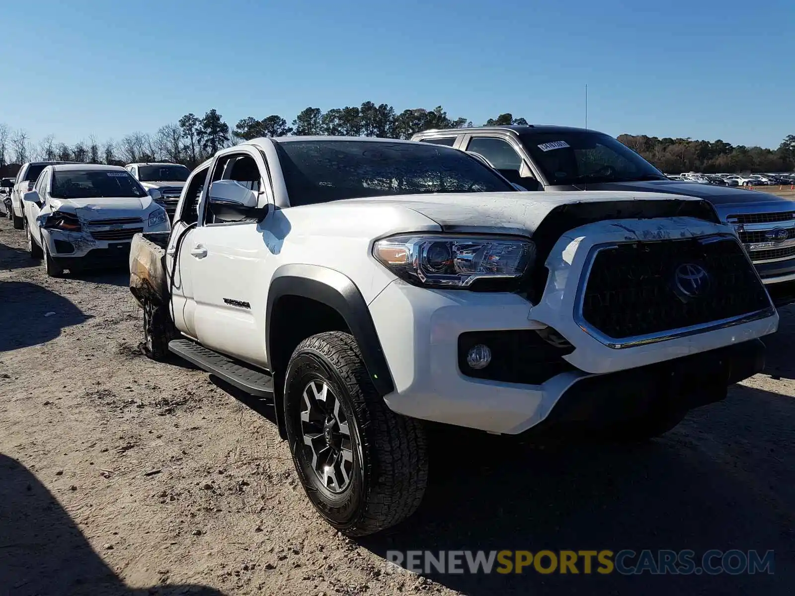 1 Photograph of a damaged car 5TFAZ5CN0KX086936 TOYOTA TACOMA 2019