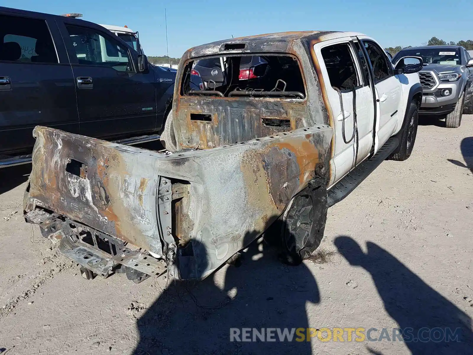 4 Photograph of a damaged car 5TFAZ5CN0KX086936 TOYOTA TACOMA 2019