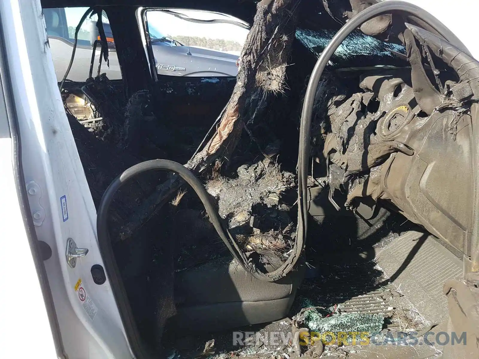 5 Photograph of a damaged car 5TFAZ5CN0KX086936 TOYOTA TACOMA 2019