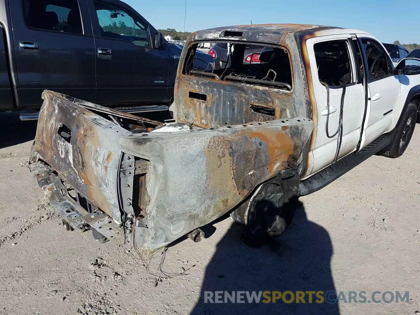 9 Photograph of a damaged car 5TFAZ5CN0KX086936 TOYOTA TACOMA 2019