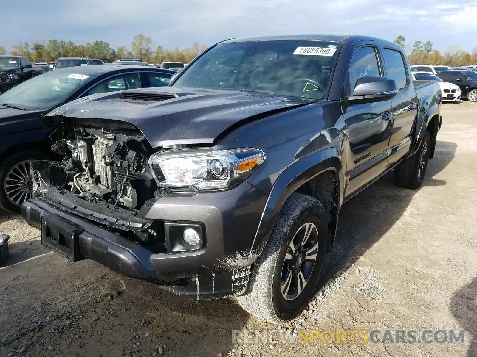 2 Фотография поврежденного автомобиля 5TFAZ5CN1KX074357 TOYOTA TACOMA 2019