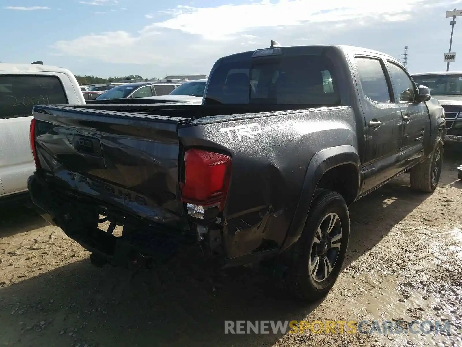 4 Фотография поврежденного автомобиля 5TFAZ5CN1KX074357 TOYOTA TACOMA 2019