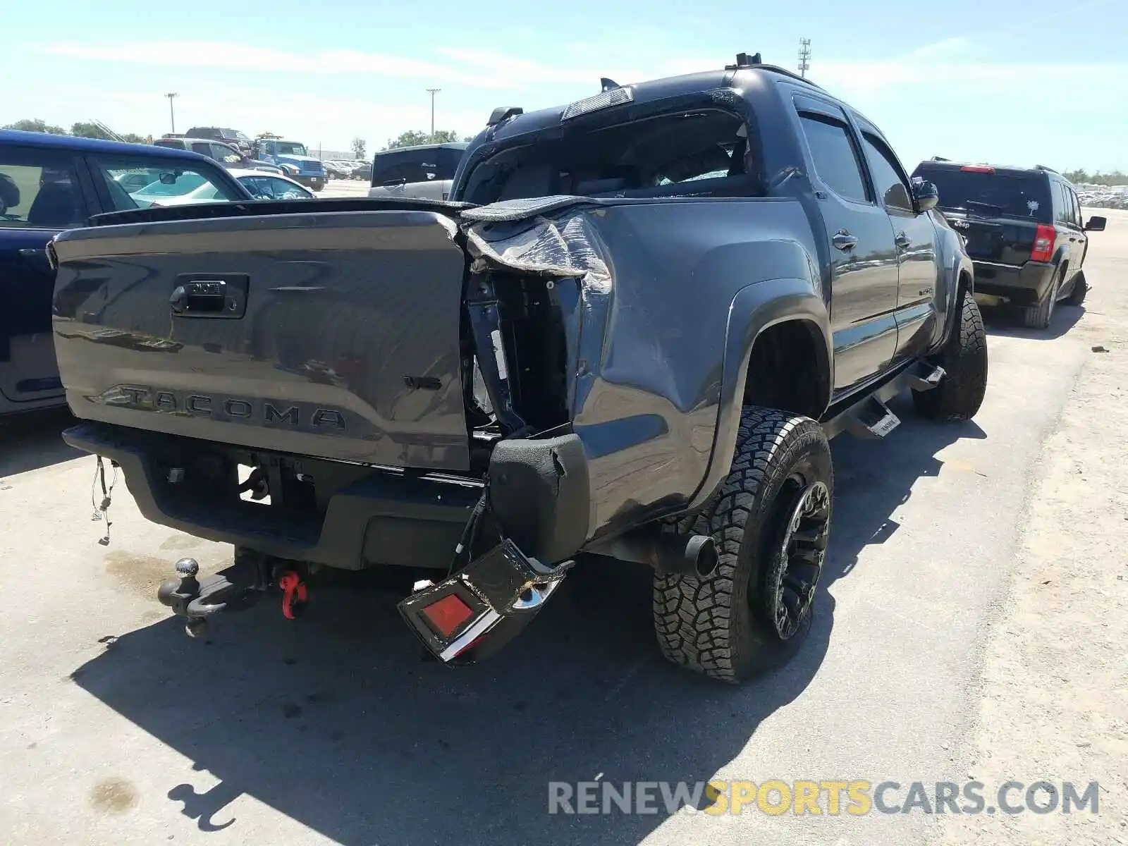 4 Фотография поврежденного автомобиля 5TFAZ5CN1KX075962 TOYOTA TACOMA 2019