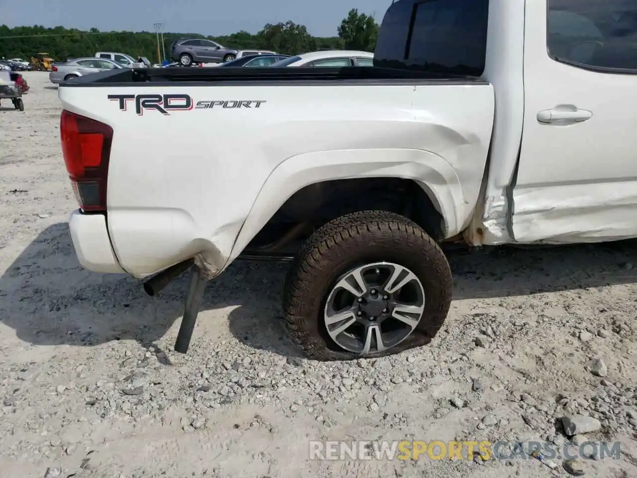 9 Photograph of a damaged car 5TFAZ5CN1KX077047 TOYOTA TACOMA 2019