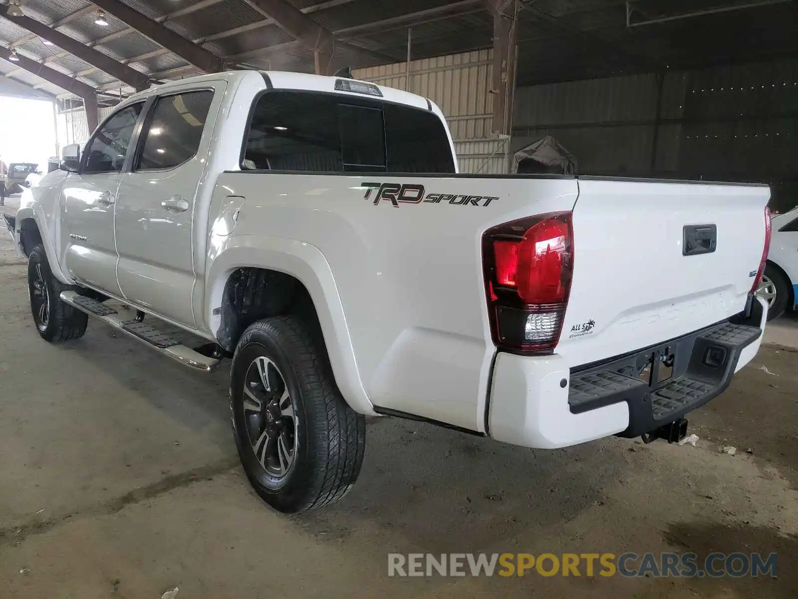 3 Фотография поврежденного автомобиля 5TFAZ5CN1KX077565 TOYOTA TACOMA 2019