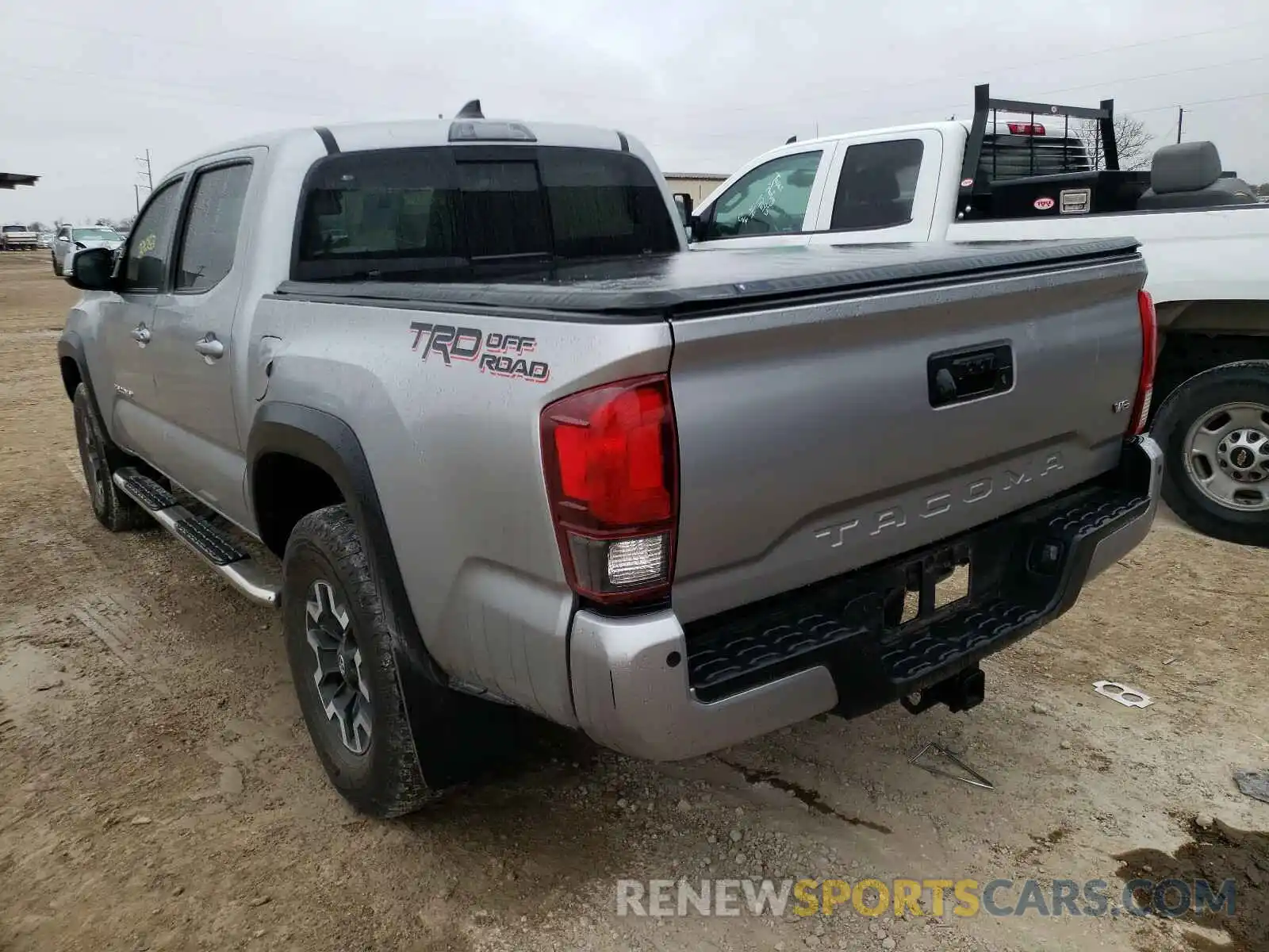 3 Photograph of a damaged car 5TFAZ5CN1KX082555 TOYOTA TACOMA 2019