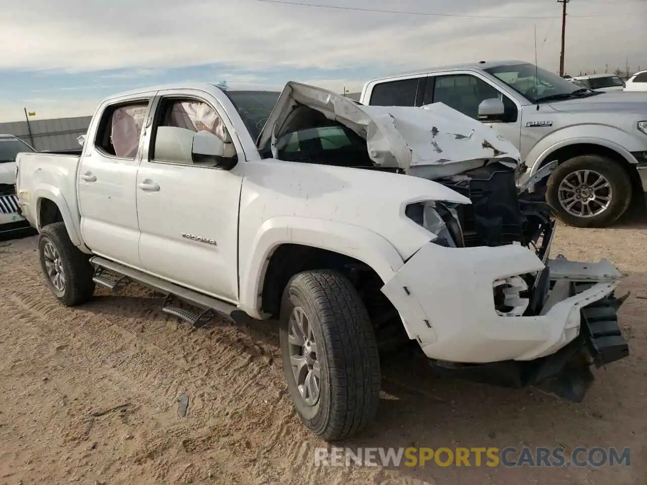 1 Photograph of a damaged car 5TFAZ5CN1KX083186 TOYOTA TACOMA 2019