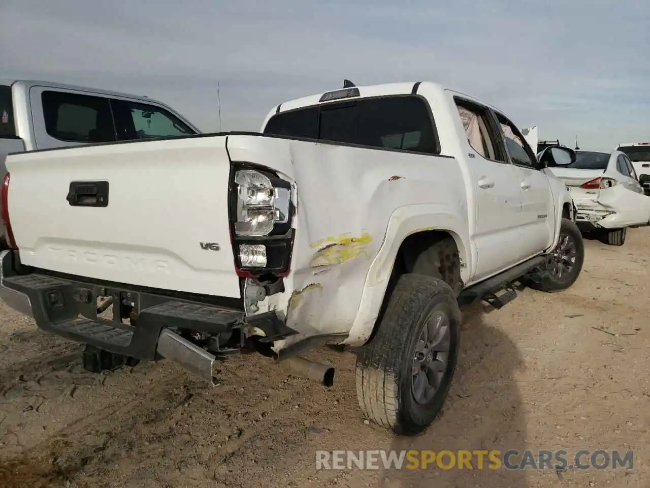 4 Photograph of a damaged car 5TFAZ5CN1KX083186 TOYOTA TACOMA 2019