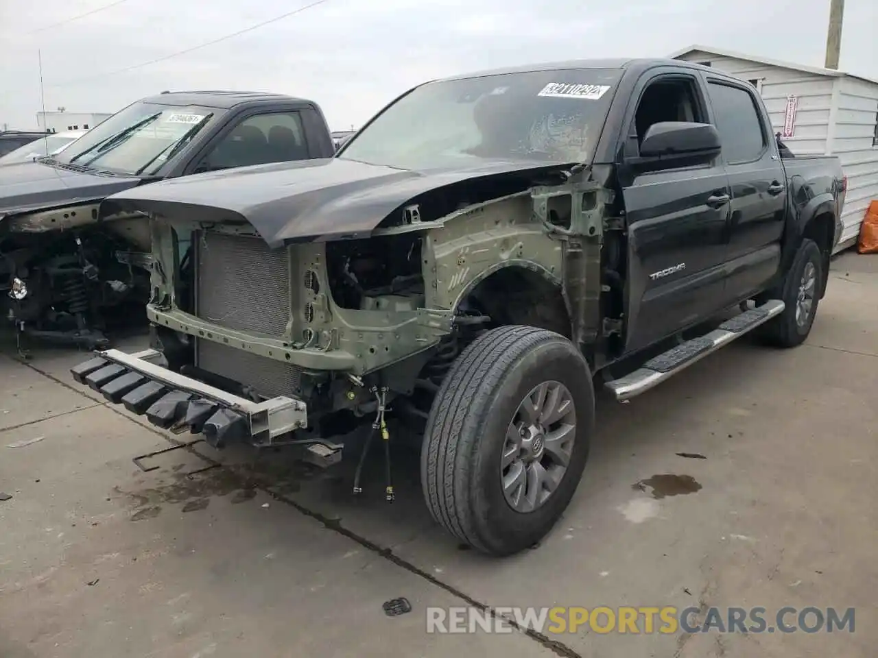 2 Фотография поврежденного автомобиля 5TFAZ5CN1KX084175 TOYOTA TACOMA 2019