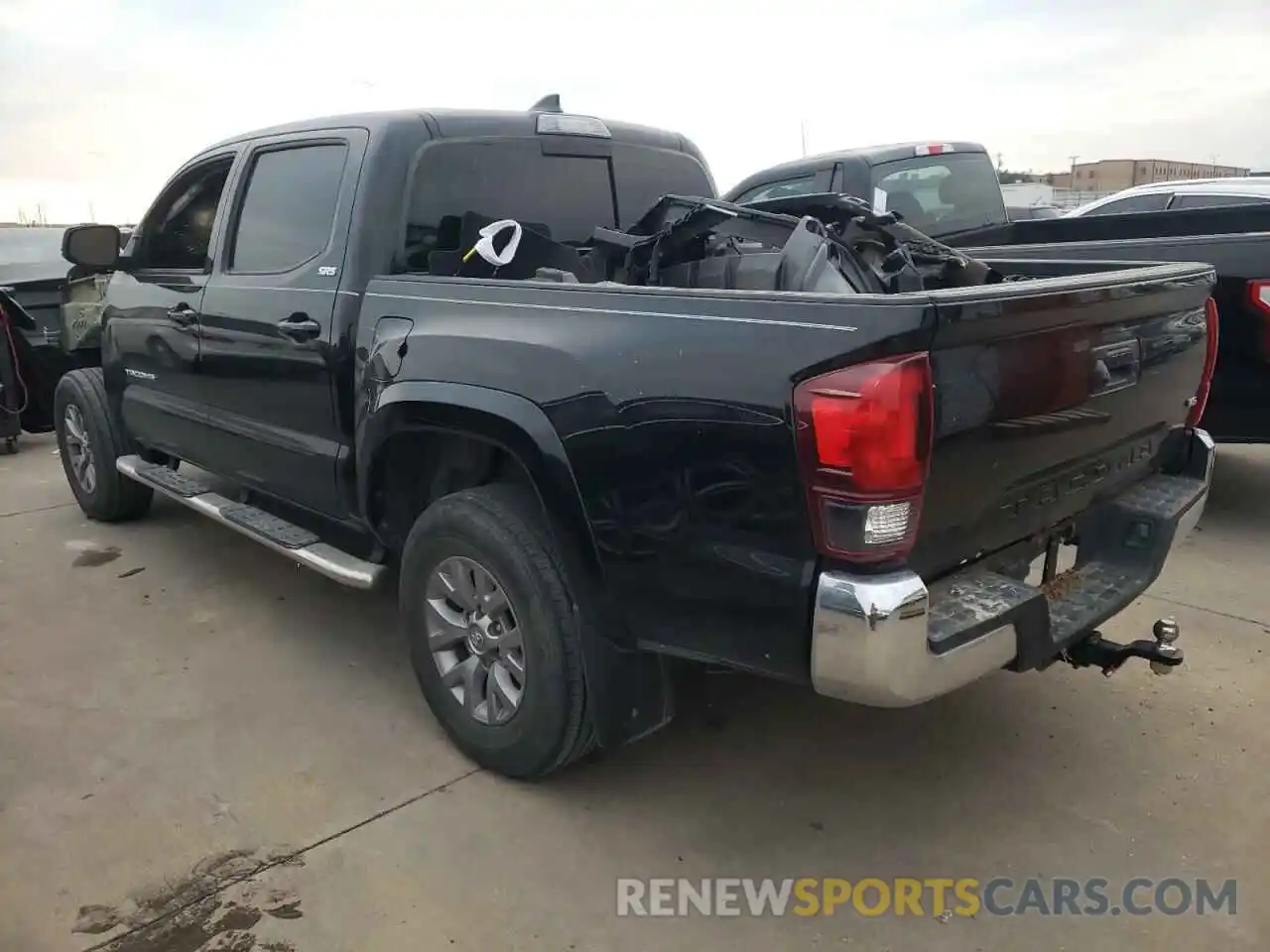 3 Фотография поврежденного автомобиля 5TFAZ5CN1KX084175 TOYOTA TACOMA 2019