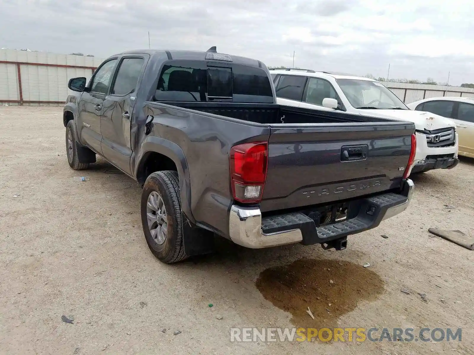 3 Photograph of a damaged car 5TFAZ5CN1KX084242 TOYOTA TACOMA 2019