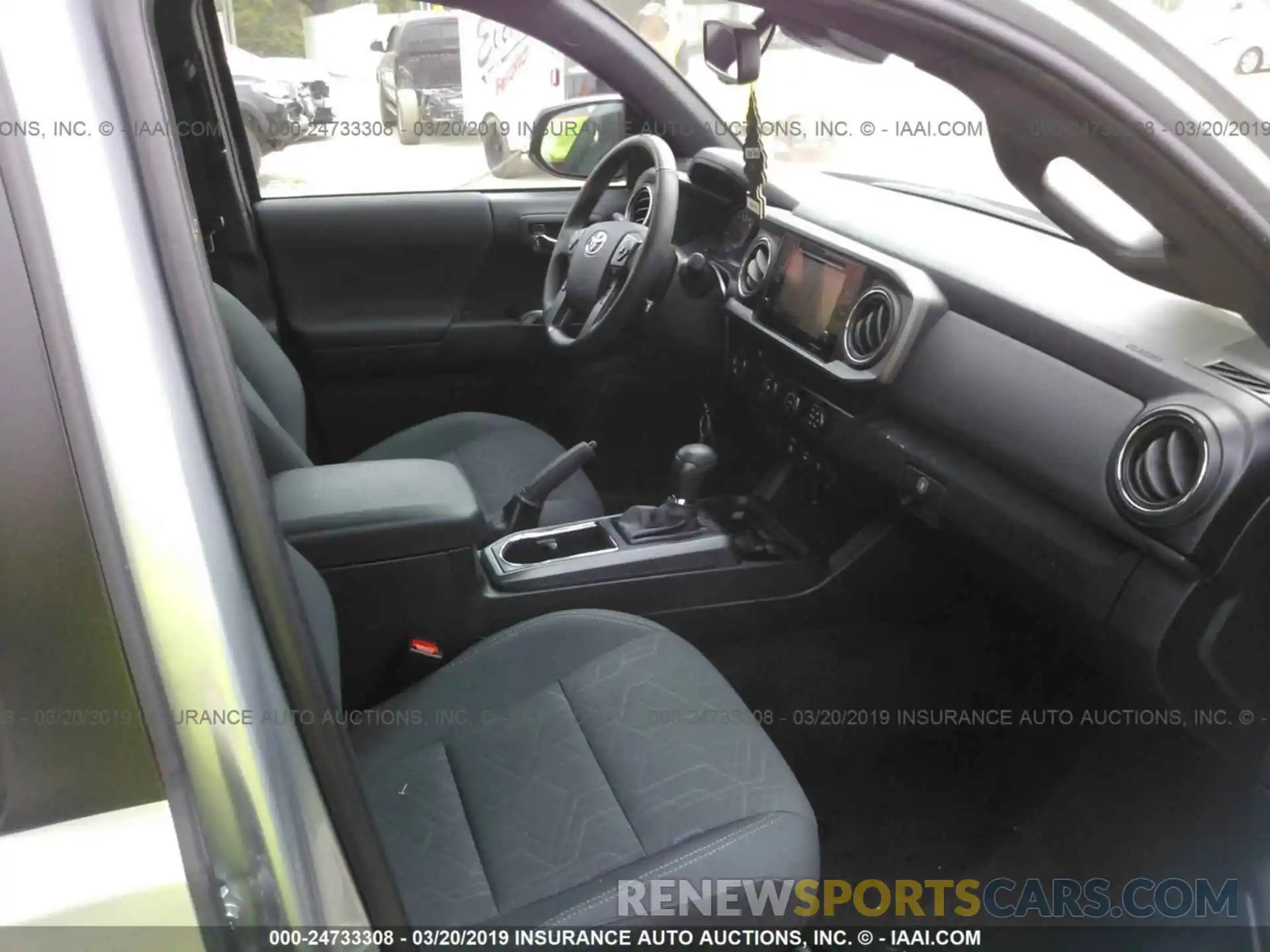 5 Photograph of a damaged car 5TFAZ5CN2KX072360 TOYOTA TACOMA 2019