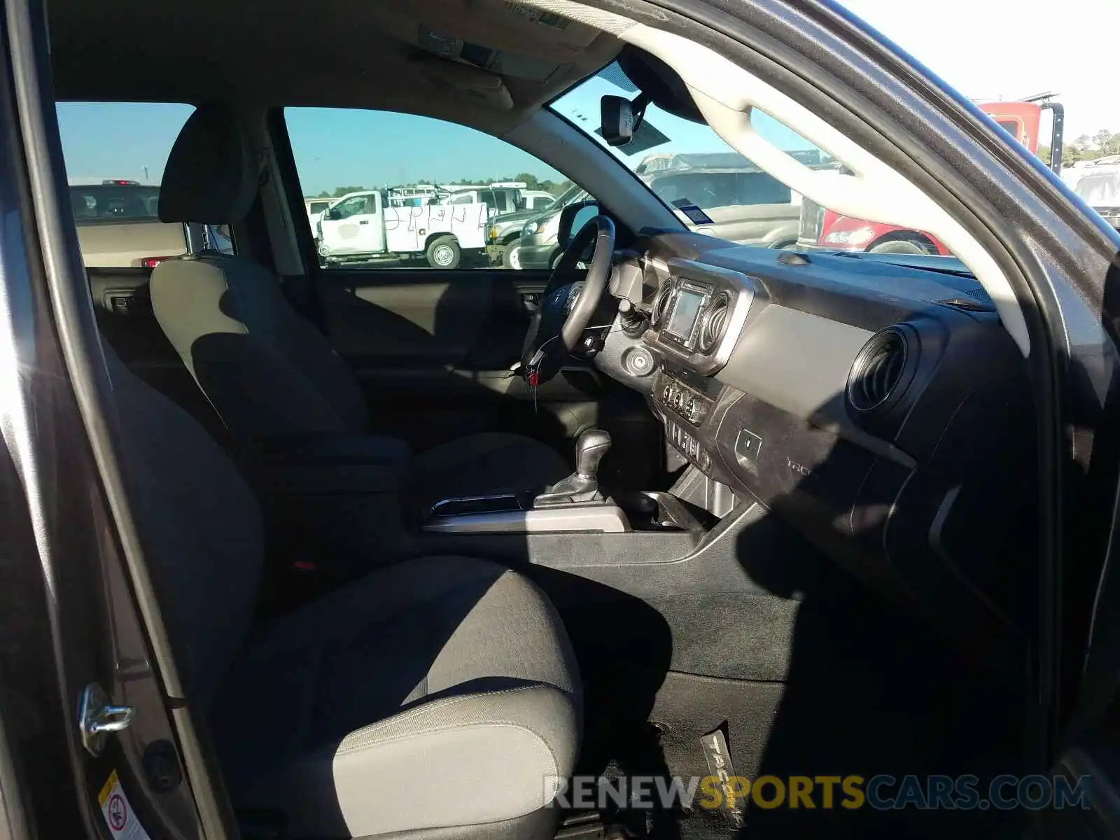 5 Photograph of a damaged car 5TFAZ5CN2KX074416 TOYOTA TACOMA 2019