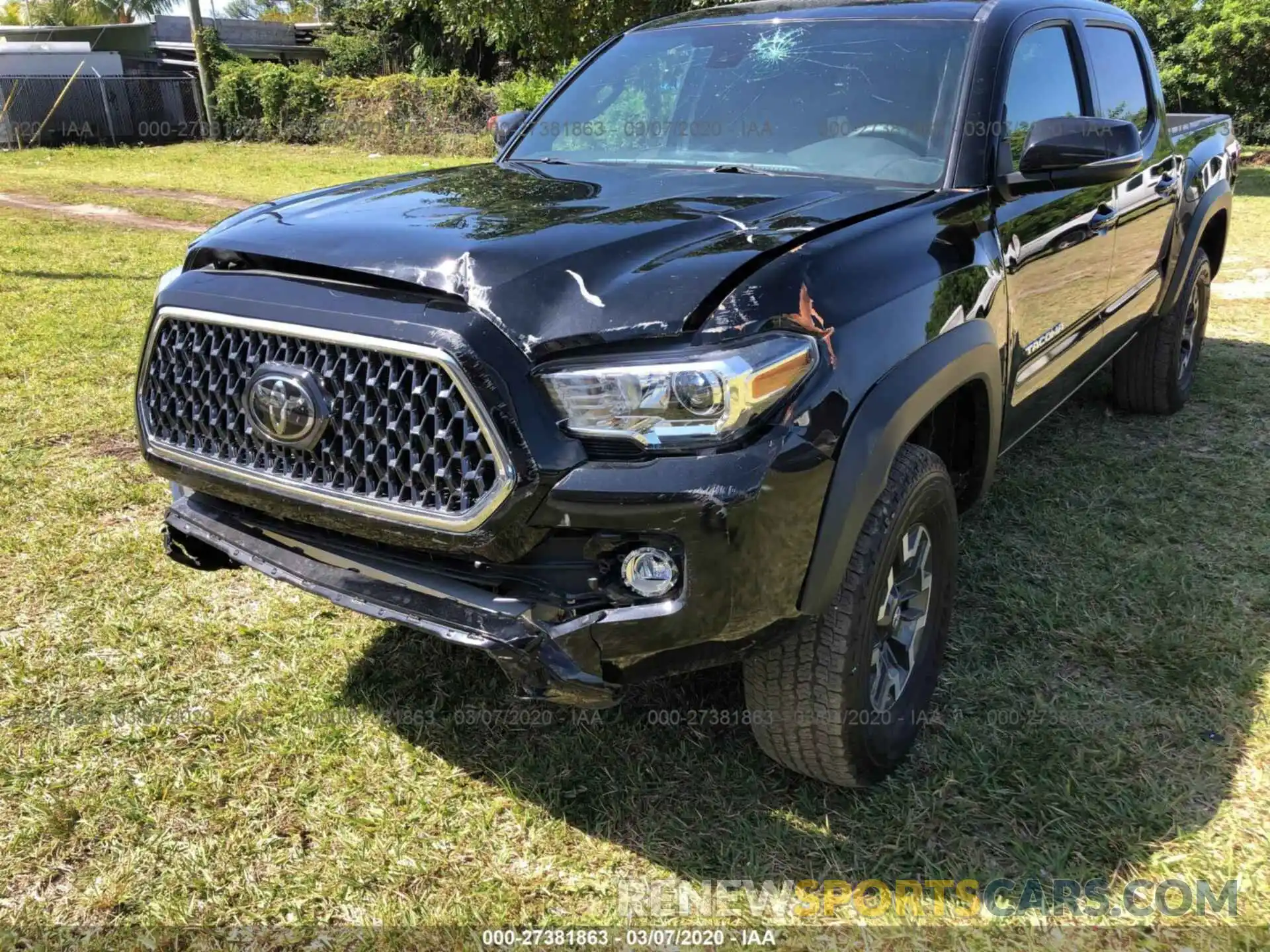 6 Photograph of a damaged car 5TFAZ5CN2KX074562 TOYOTA TACOMA 2019