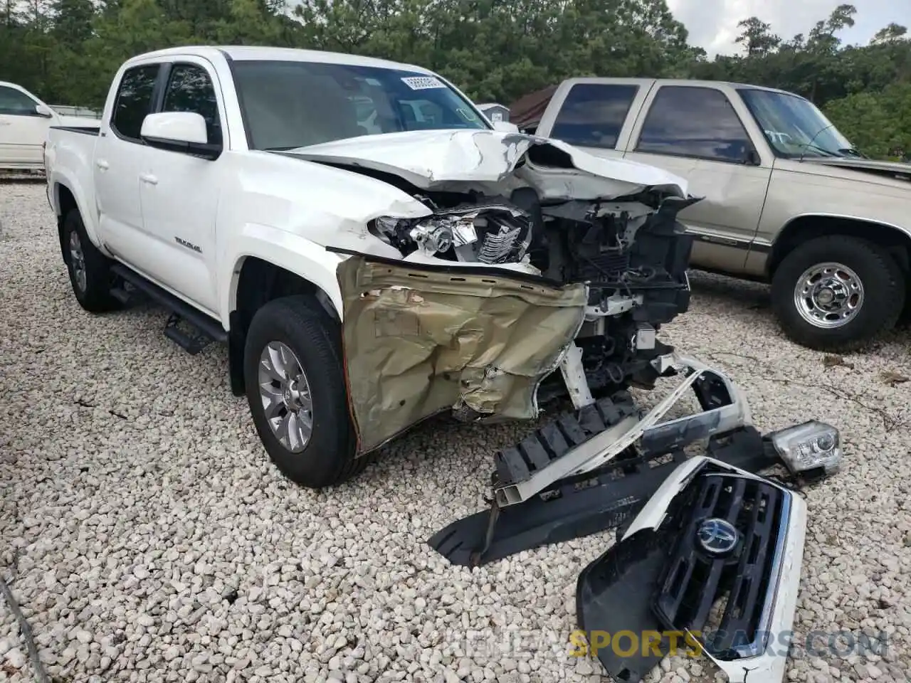 1 Photograph of a damaged car 5TFAZ5CN2KX076490 TOYOTA TACOMA 2019