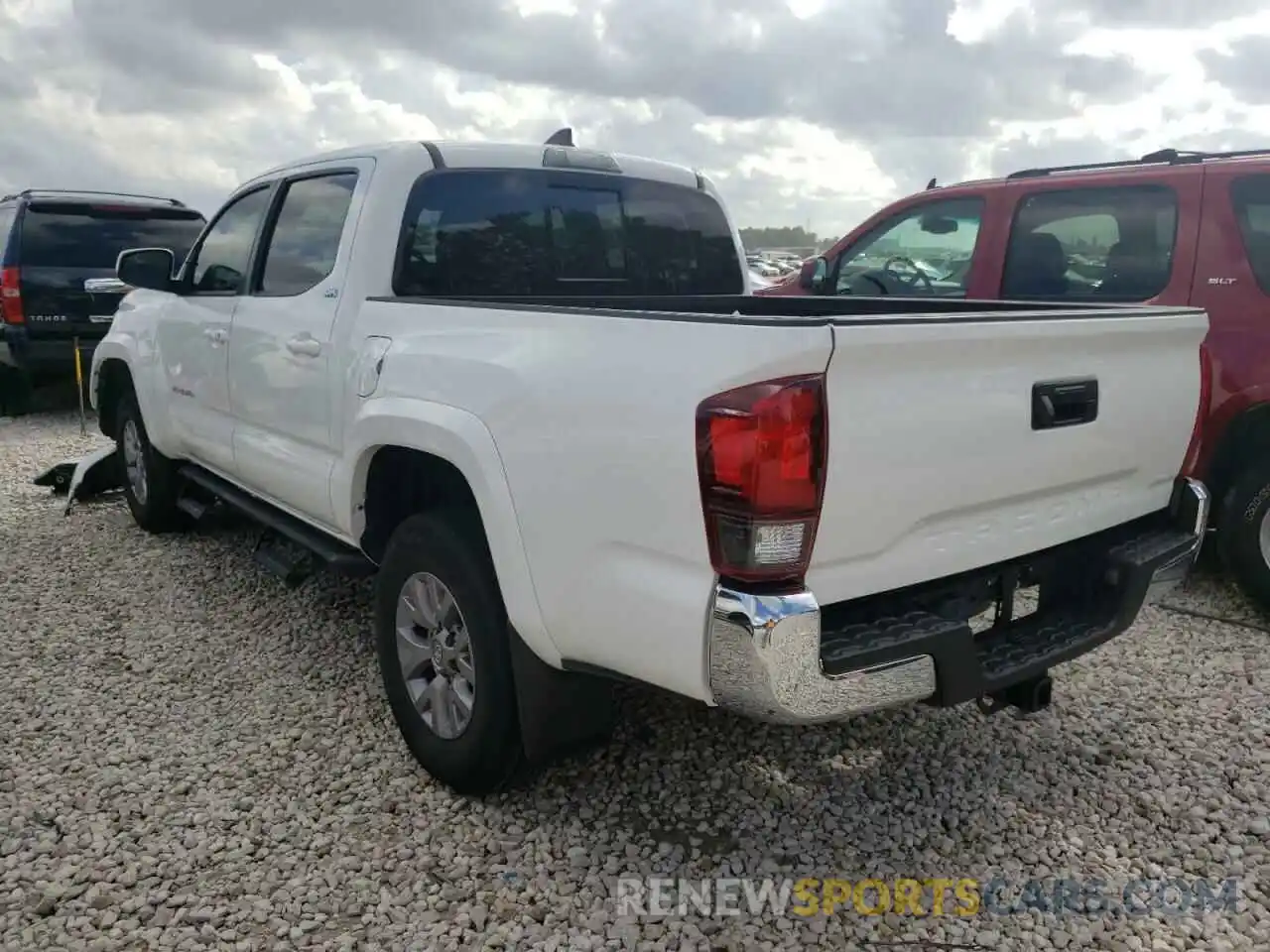 3 Photograph of a damaged car 5TFAZ5CN2KX076490 TOYOTA TACOMA 2019