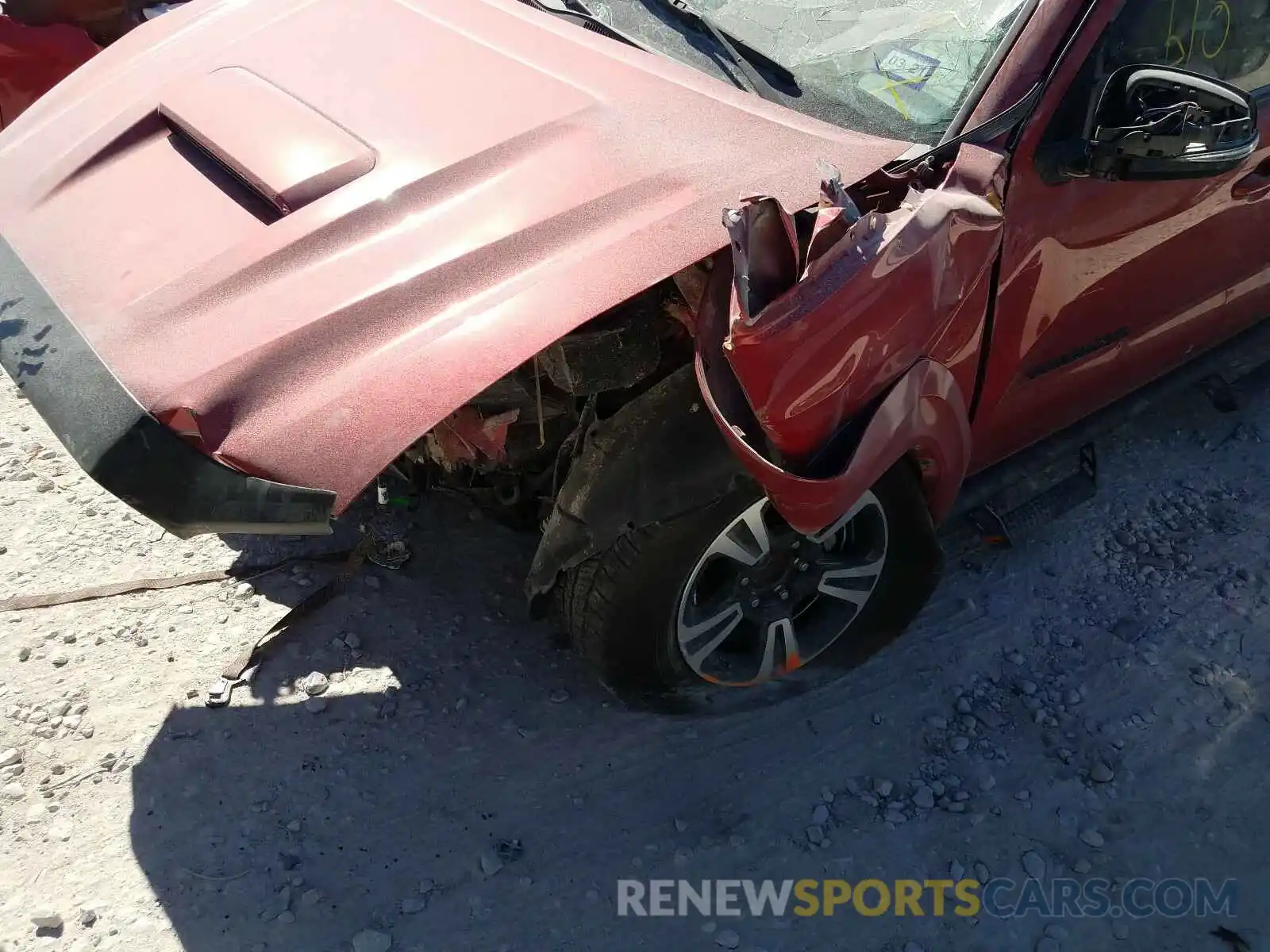 9 Photograph of a damaged car 5TFAZ5CN2KX080068 TOYOTA TACOMA 2019