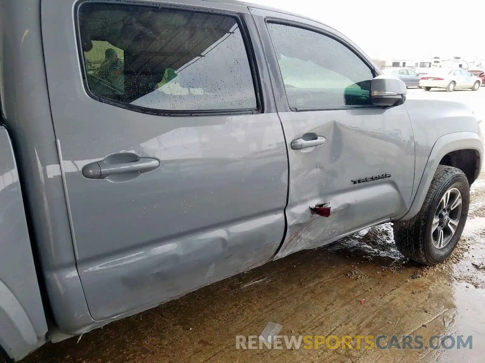 9 Photograph of a damaged car 5TFAZ5CN2KX083813 TOYOTA TACOMA 2019