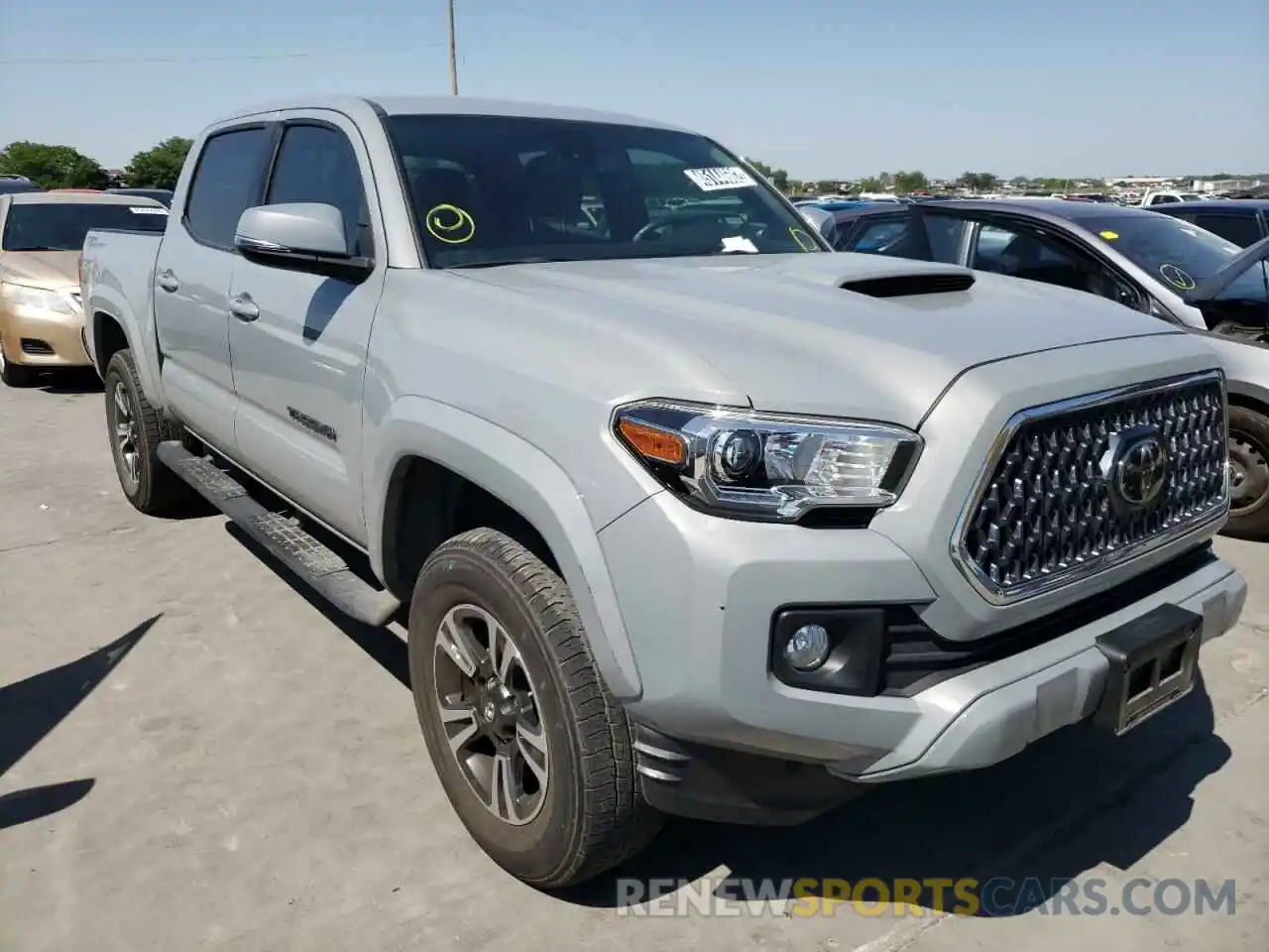 1 Photograph of a damaged car 5TFAZ5CN2KX084847 TOYOTA TACOMA 2019