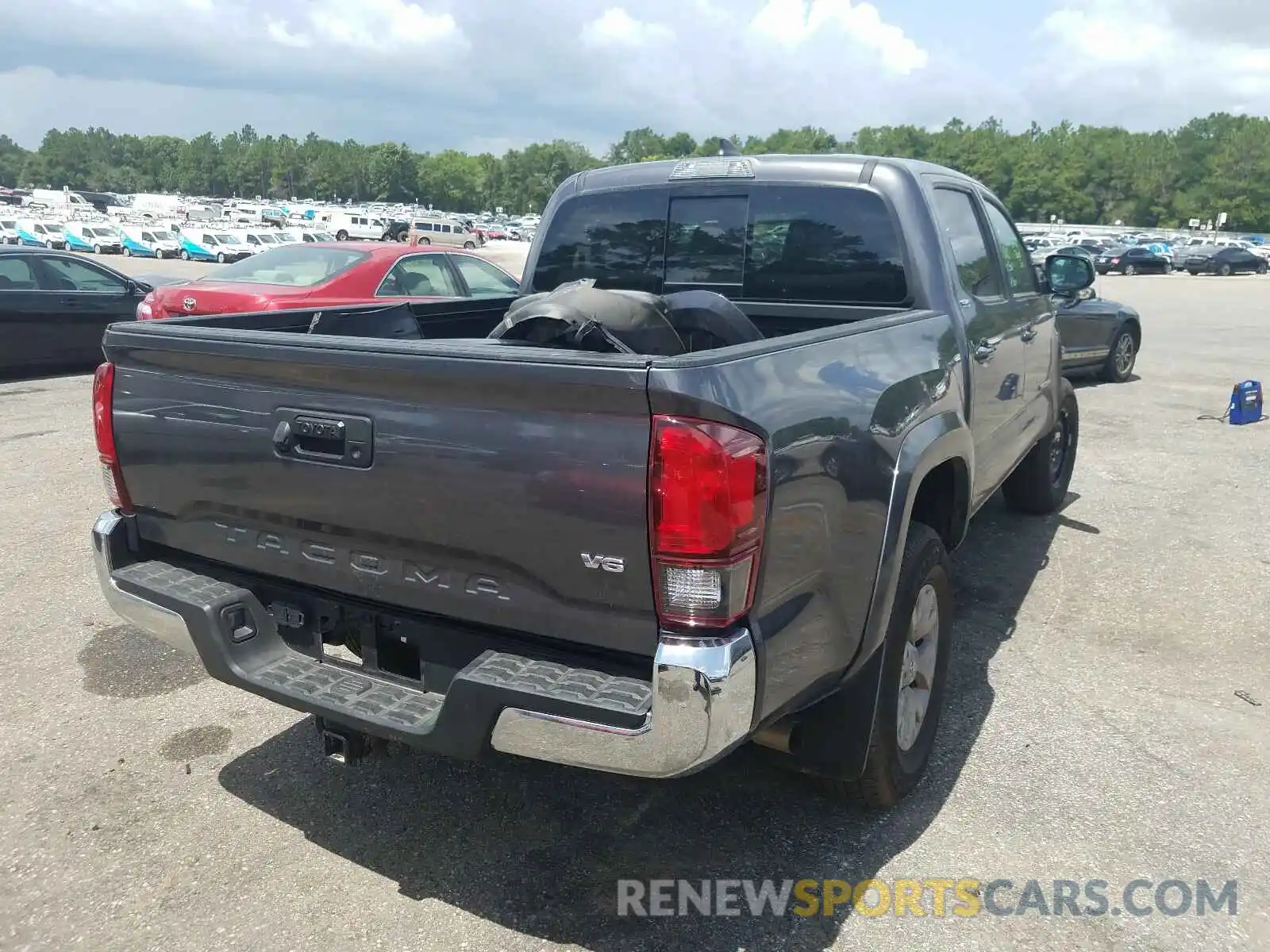 4 Photograph of a damaged car 5TFAZ5CN2KX085593 TOYOTA TACOMA 2019