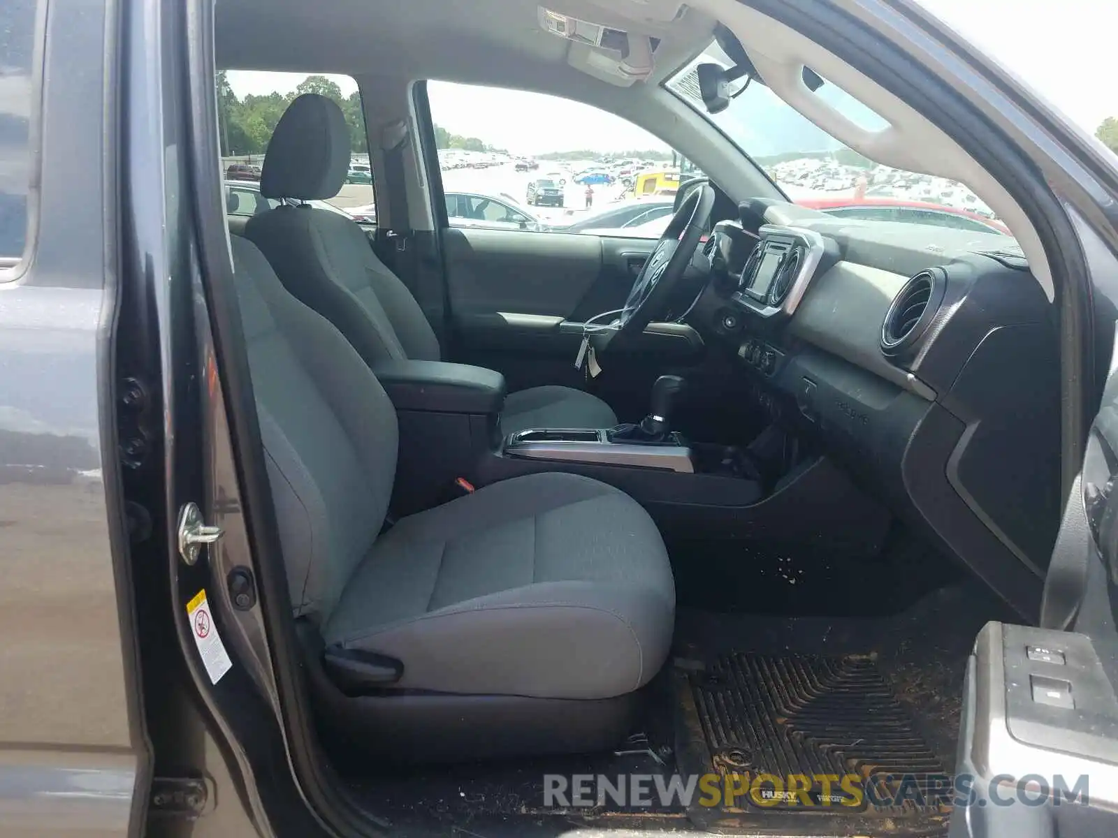 5 Photograph of a damaged car 5TFAZ5CN2KX085593 TOYOTA TACOMA 2019