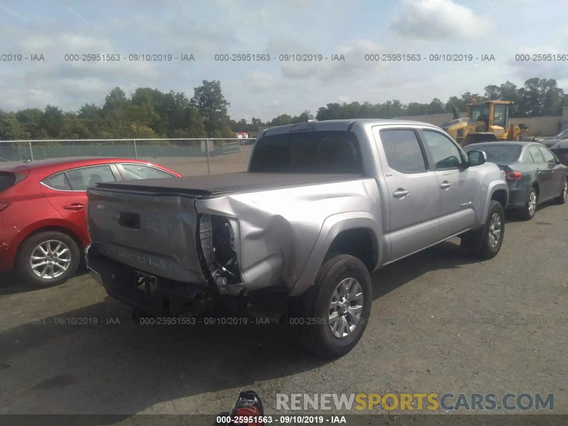 4 Photograph of a damaged car 5TFAZ5CN3KX071704 TOYOTA TACOMA 2019