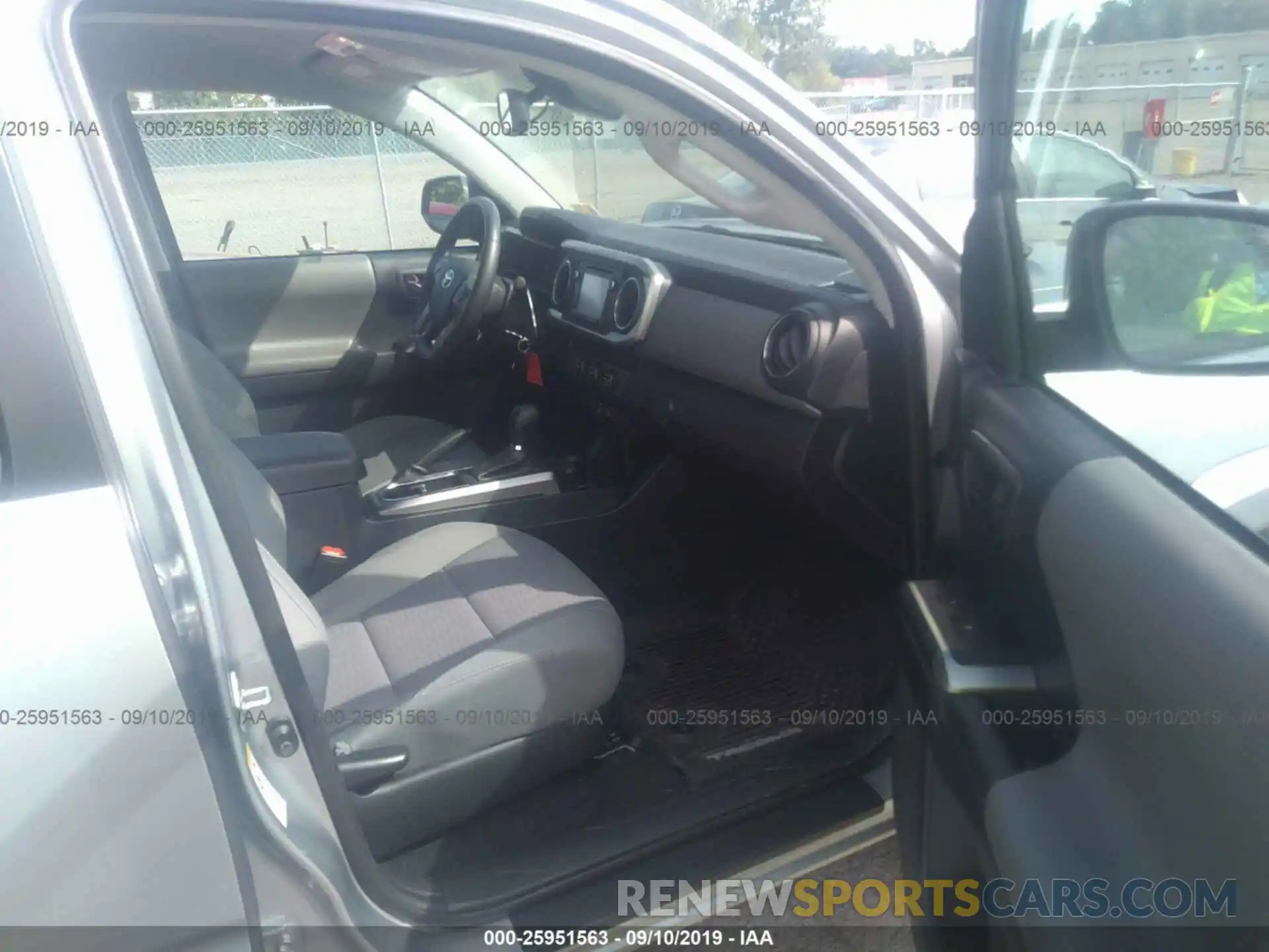 5 Photograph of a damaged car 5TFAZ5CN3KX071704 TOYOTA TACOMA 2019