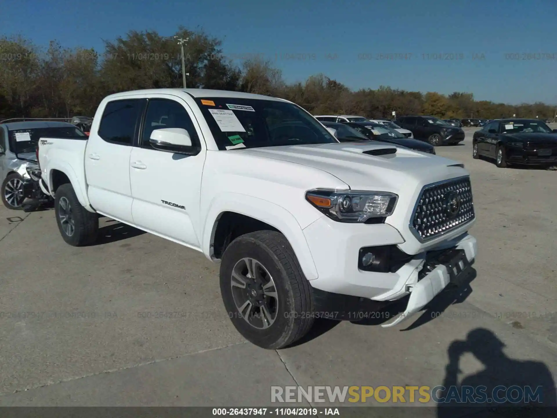 1 Фотография поврежденного автомобиля 5TFAZ5CN3KX073517 TOYOTA TACOMA 2019