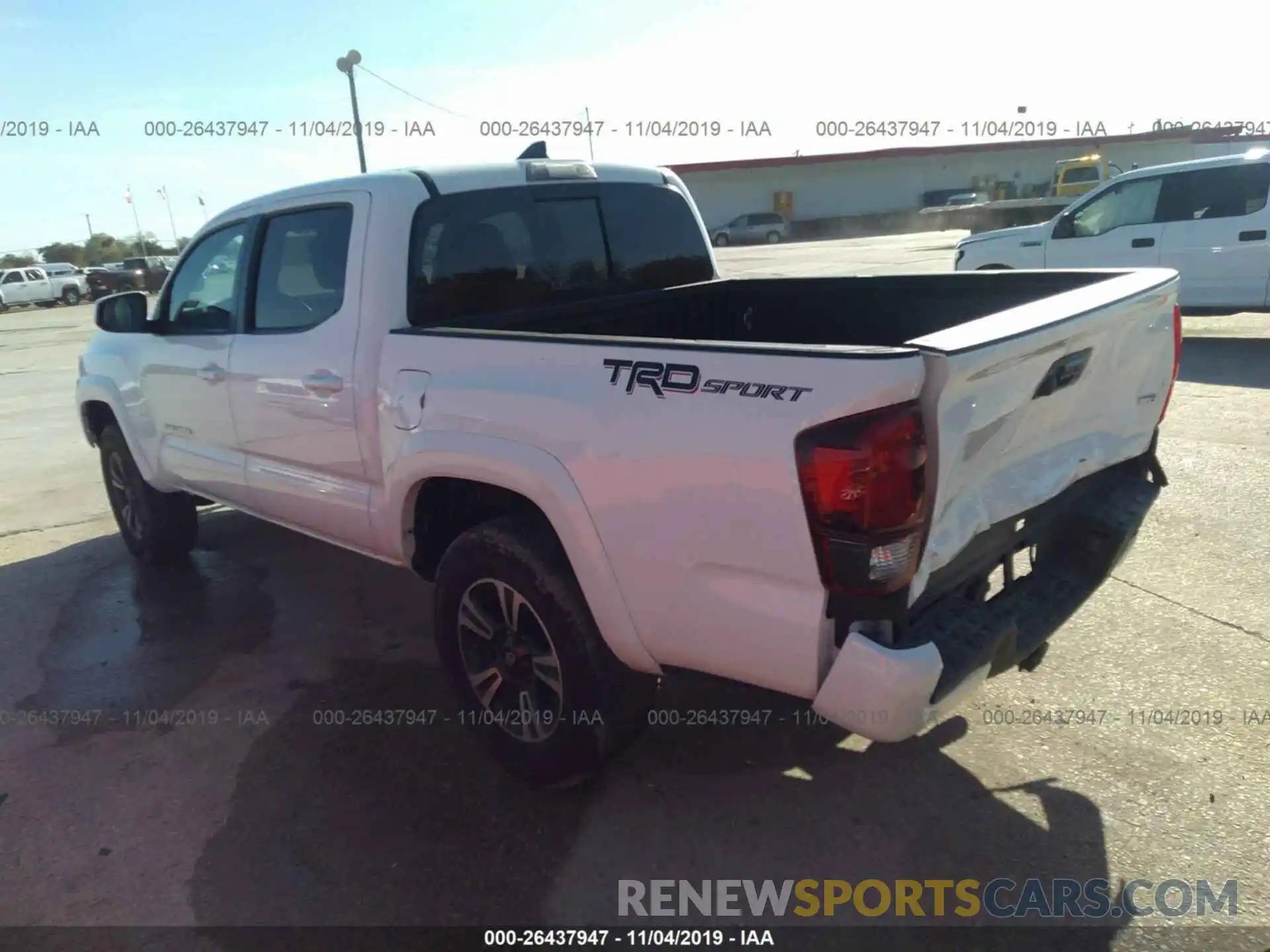 3 Фотография поврежденного автомобиля 5TFAZ5CN3KX073517 TOYOTA TACOMA 2019