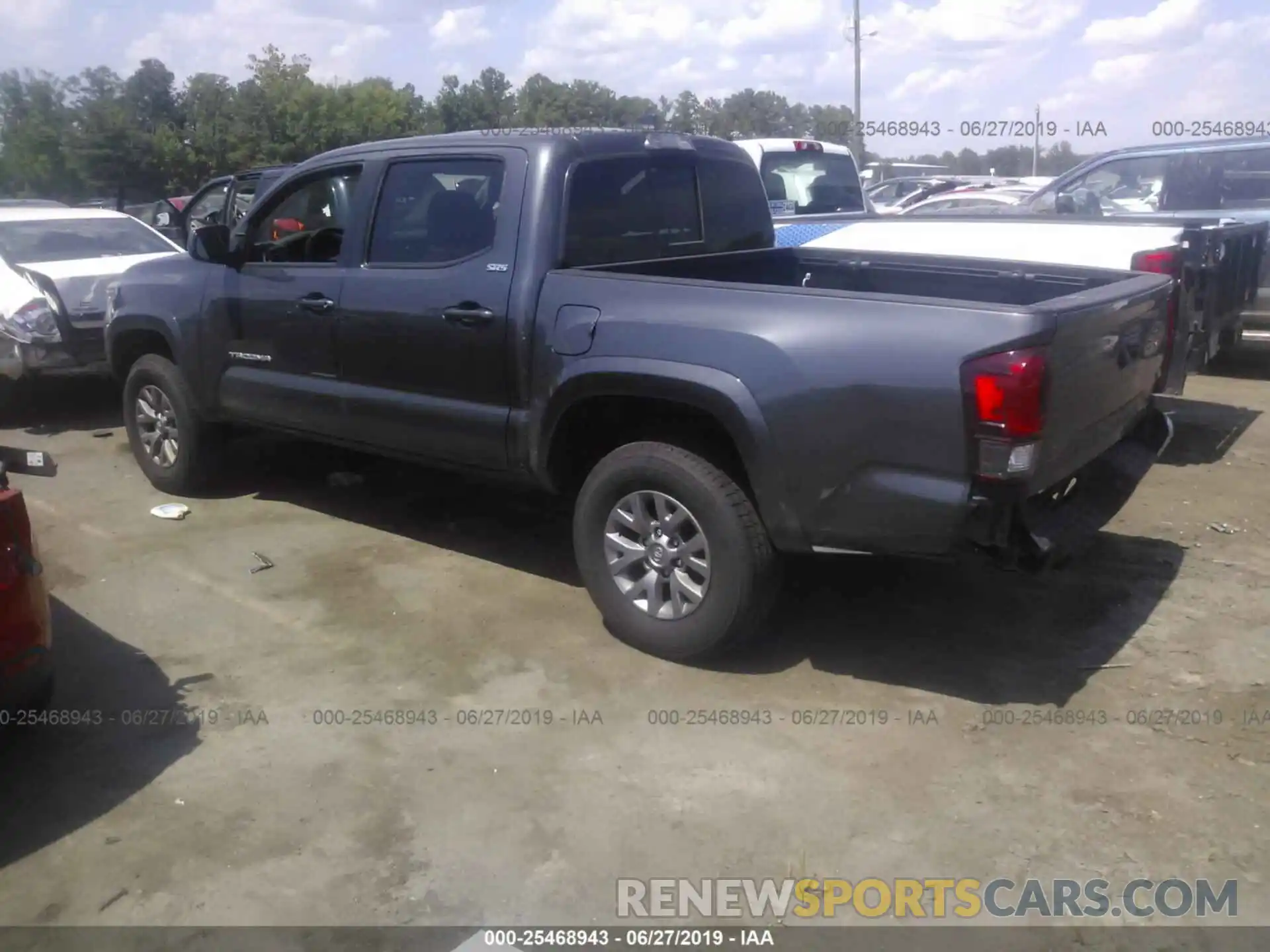 3 Фотография поврежденного автомобиля 5TFAZ5CN3KX076580 TOYOTA TACOMA 2019