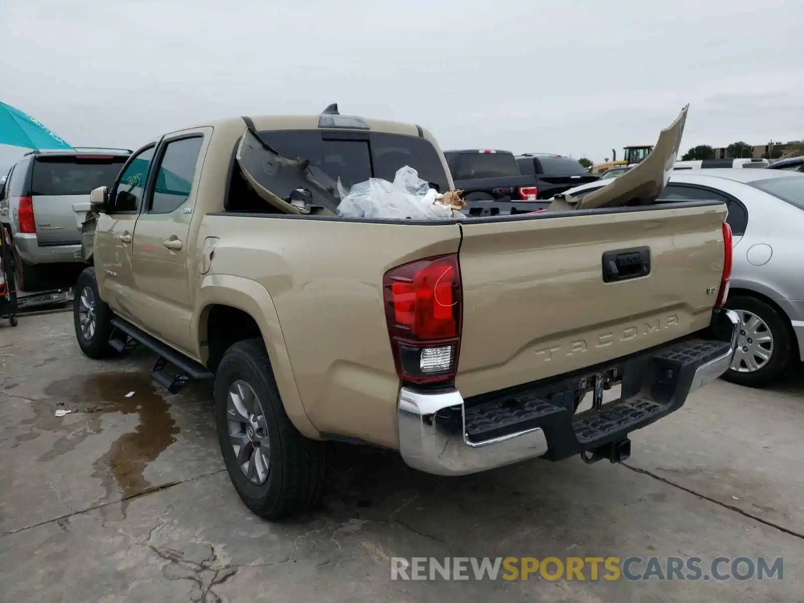 3 Photograph of a damaged car 5TFAZ5CN3KX080306 TOYOTA TACOMA 2019