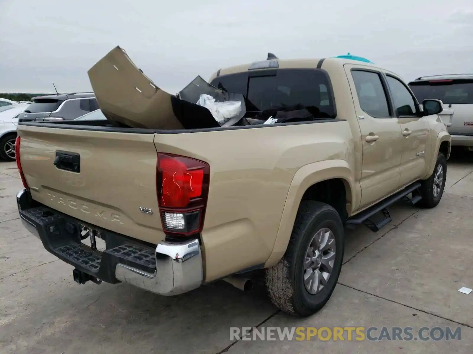 4 Photograph of a damaged car 5TFAZ5CN3KX080306 TOYOTA TACOMA 2019