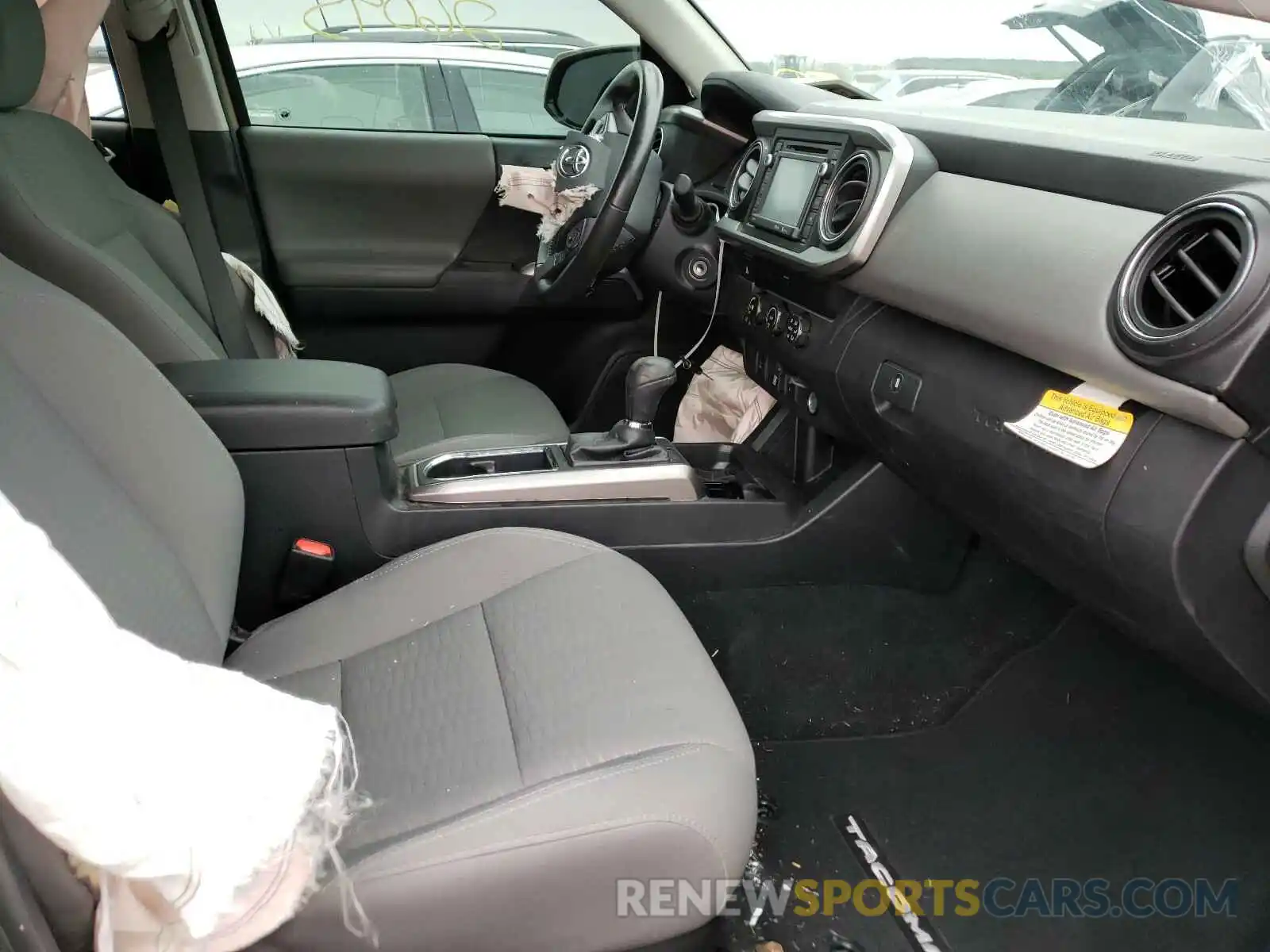 5 Photograph of a damaged car 5TFAZ5CN3KX080306 TOYOTA TACOMA 2019