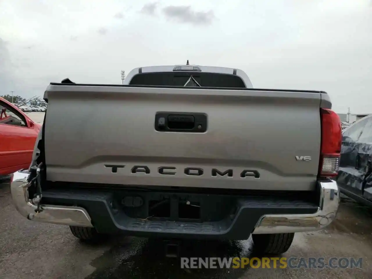 9 Photograph of a damaged car 5TFAZ5CN3KX087319 TOYOTA TACOMA 2019