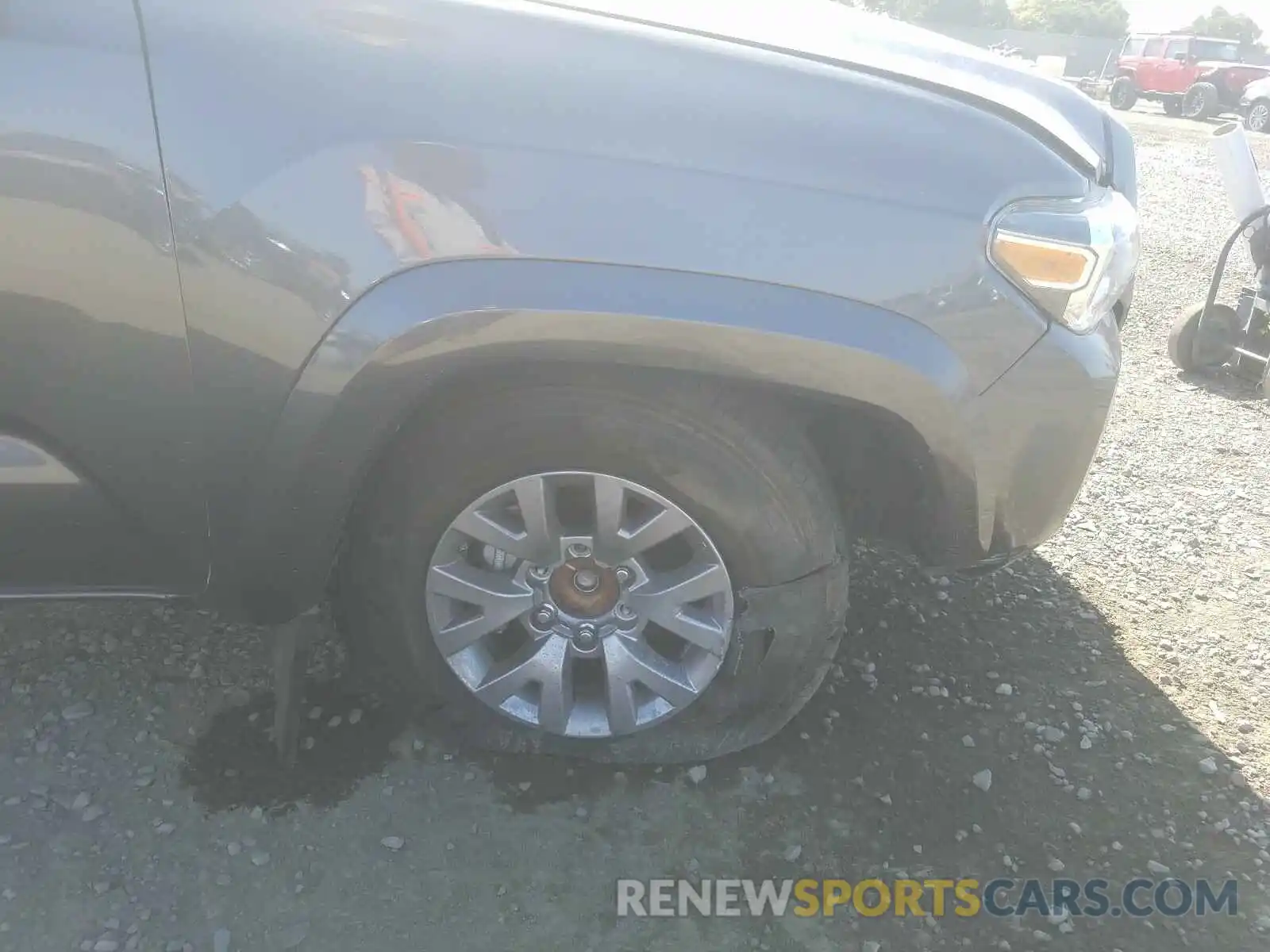 9 Photograph of a damaged car 5TFAZ5CN4KX073705 TOYOTA TACOMA 2019