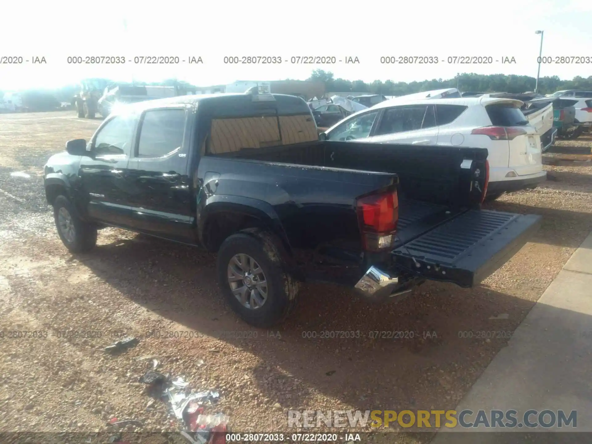 3 Photograph of a damaged car 5TFAZ5CN4KX074577 TOYOTA TACOMA 2019