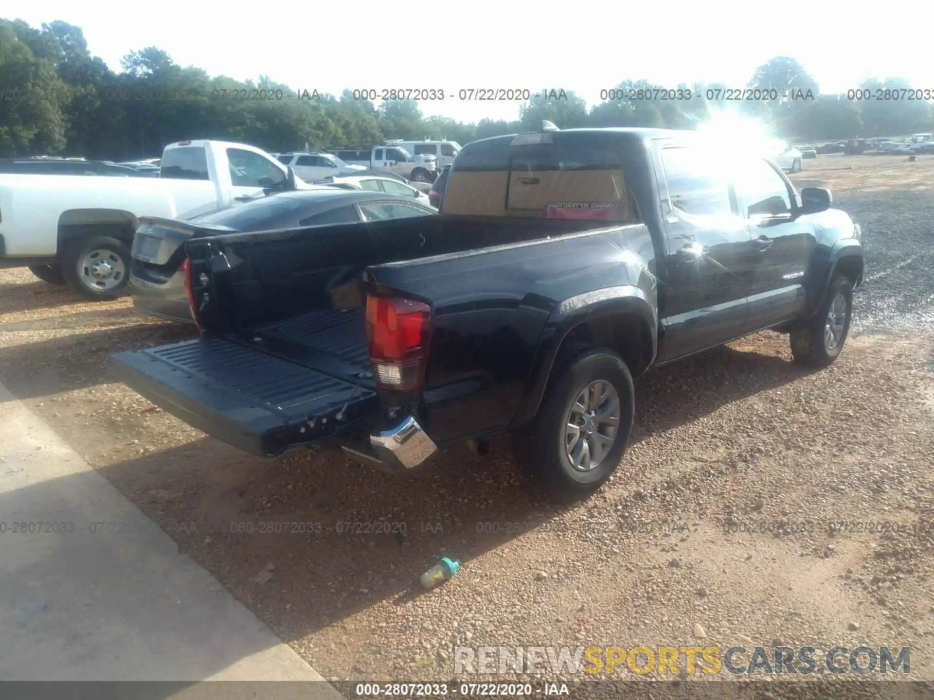 4 Photograph of a damaged car 5TFAZ5CN4KX074577 TOYOTA TACOMA 2019