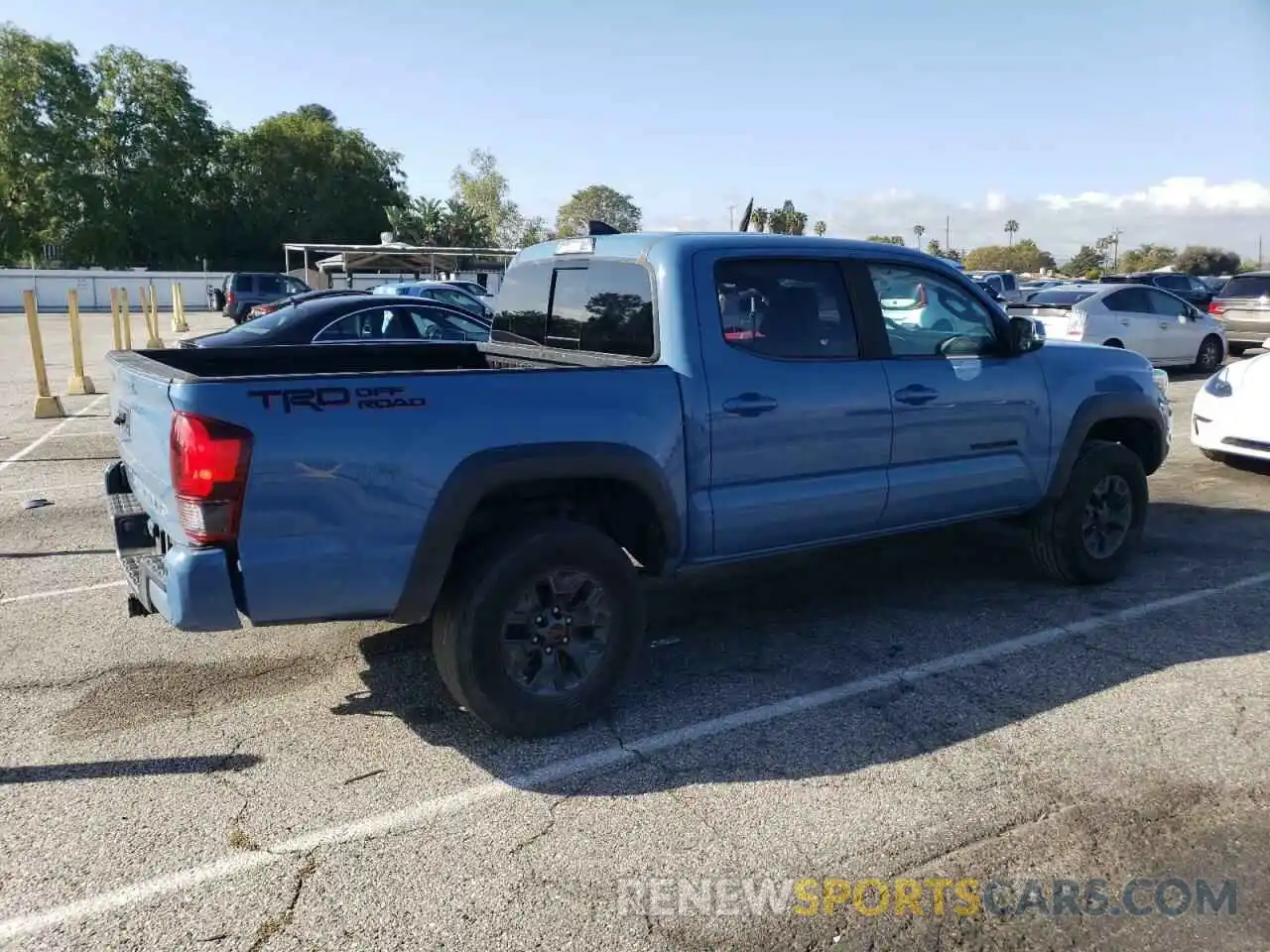 3 Photograph of a damaged car 5TFAZ5CN4KX075924 TOYOTA TACOMA 2019