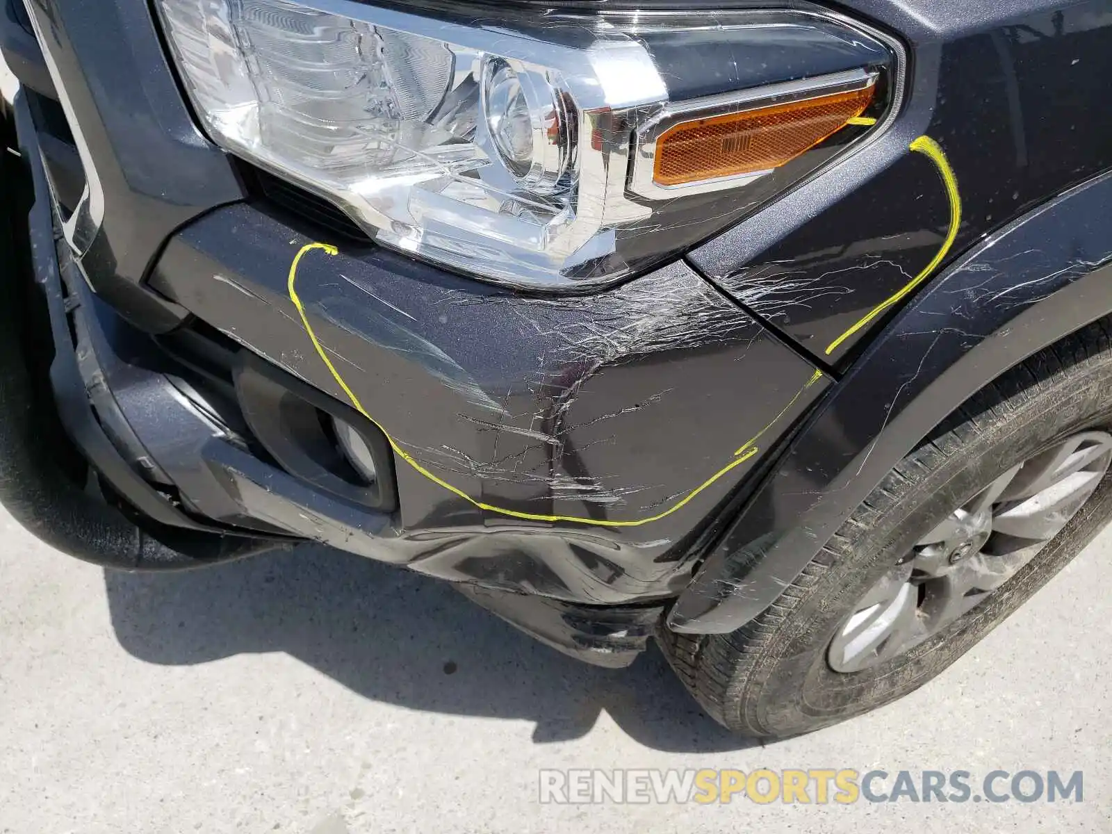 10 Photograph of a damaged car 5TFAZ5CN4KX075972 TOYOTA TACOMA 2019