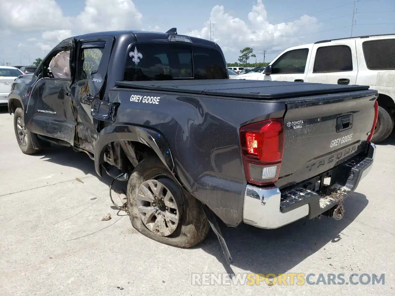 3 Photograph of a damaged car 5TFAZ5CN4KX075972 TOYOTA TACOMA 2019