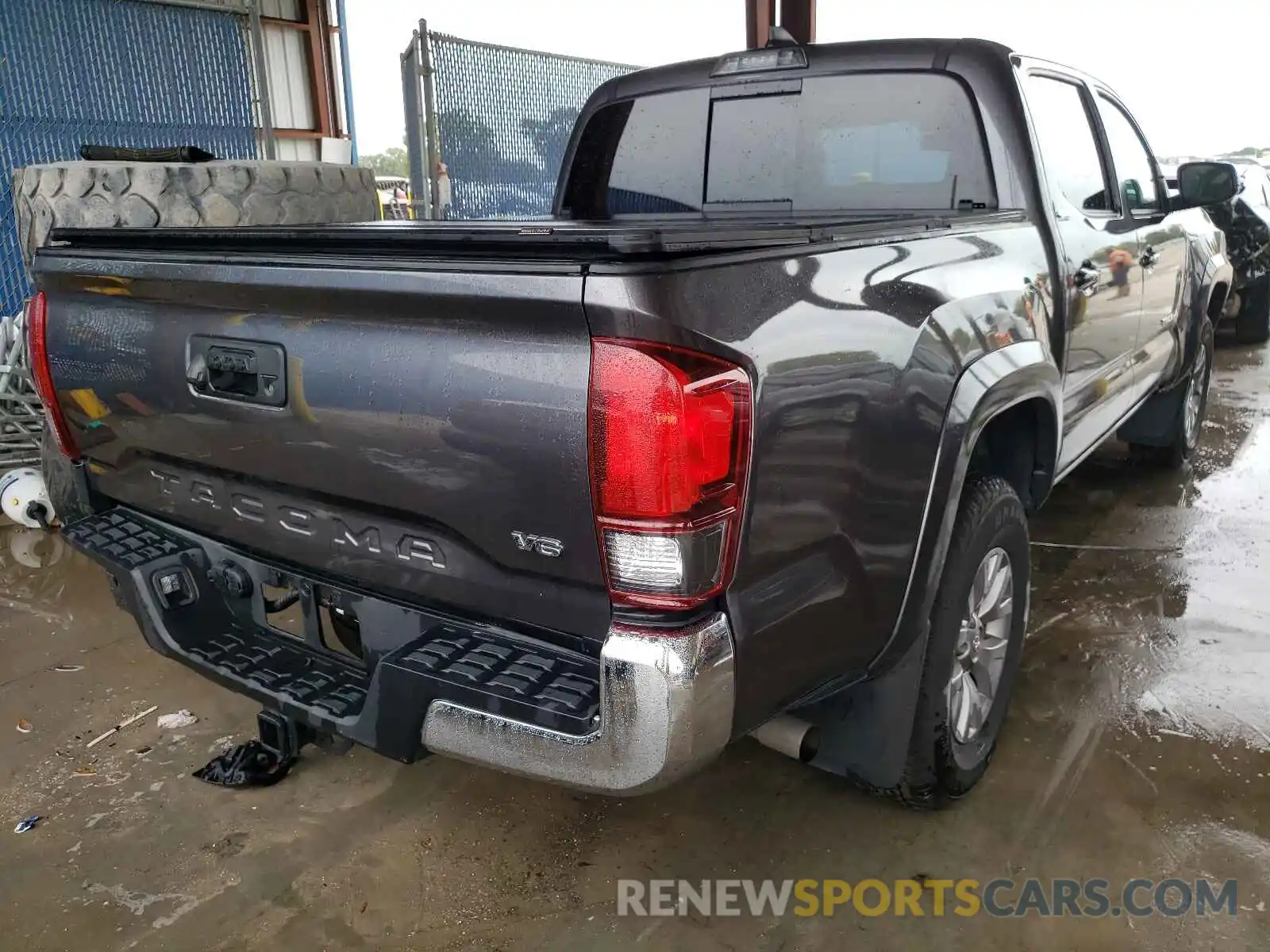 4 Photograph of a damaged car 5TFAZ5CN4KX076023 TOYOTA TACOMA 2019