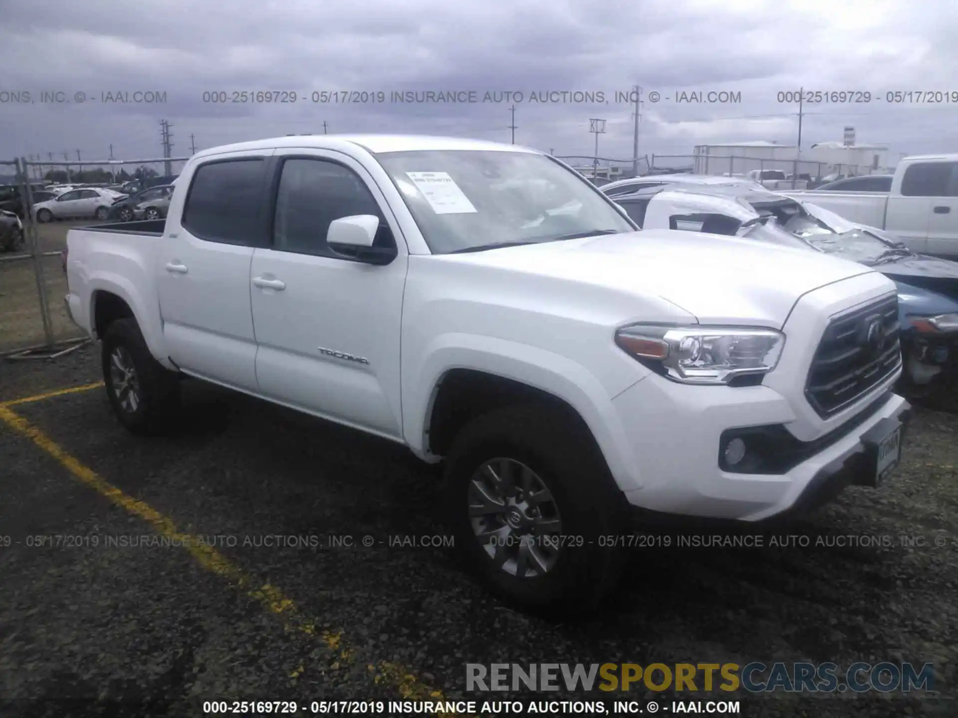 1 Photograph of a damaged car 5TFAZ5CN4KX077432 TOYOTA TACOMA 2019