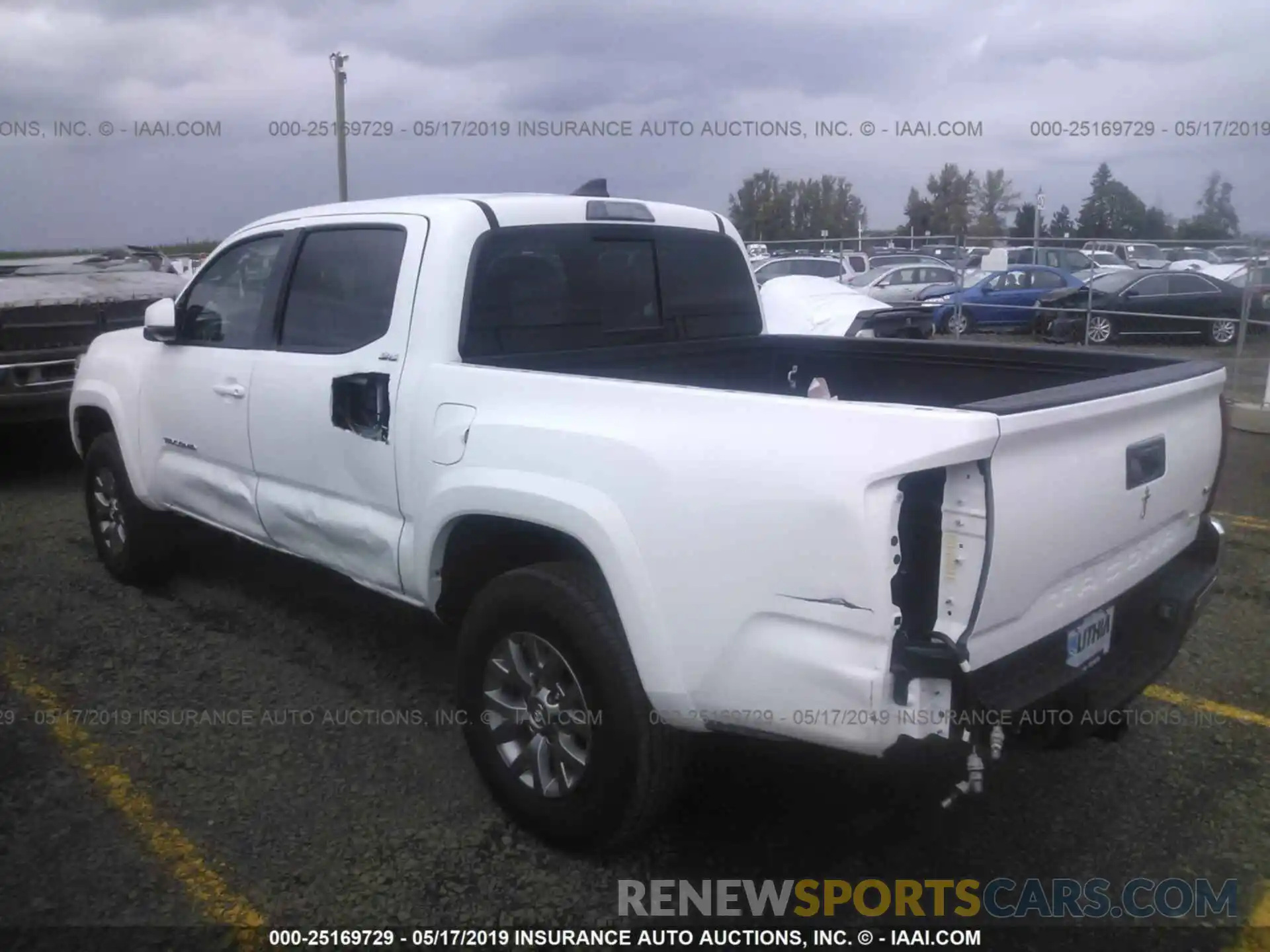 3 Photograph of a damaged car 5TFAZ5CN4KX077432 TOYOTA TACOMA 2019