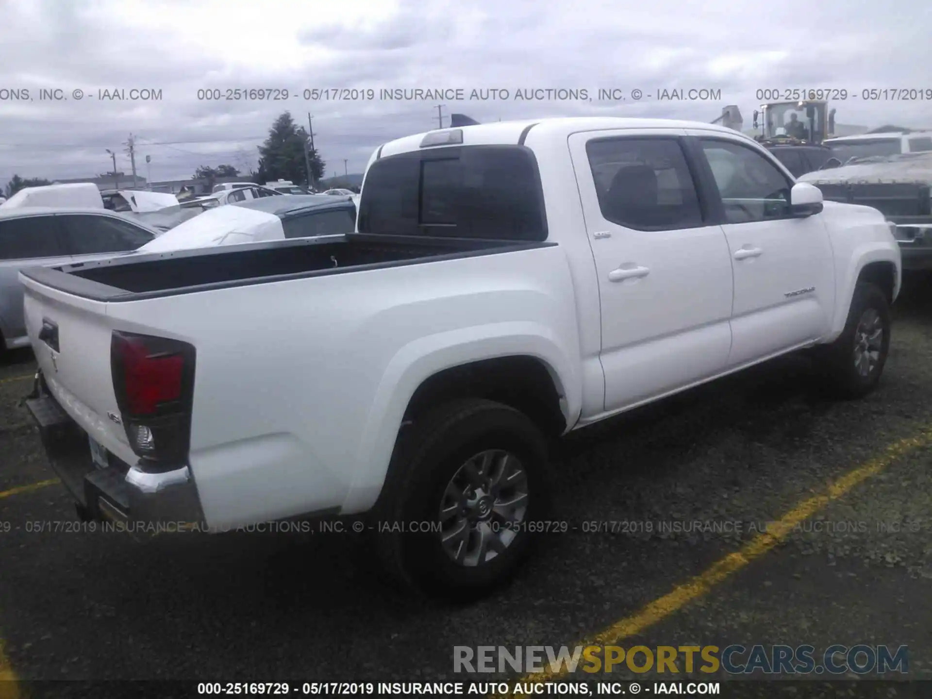 4 Photograph of a damaged car 5TFAZ5CN4KX077432 TOYOTA TACOMA 2019