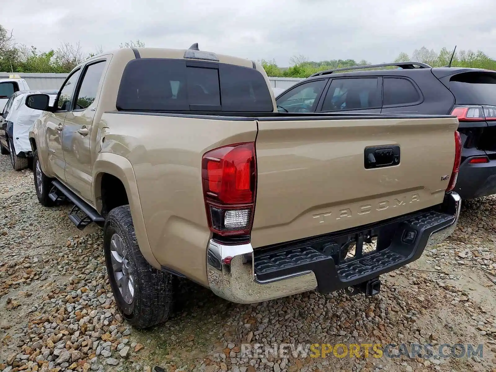 3 Фотография поврежденного автомобиля 5TFAZ5CN4KX082520 TOYOTA TACOMA 2019