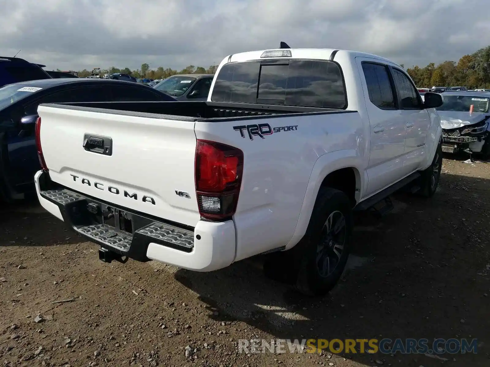 4 Photograph of a damaged car 5TFAZ5CN4KX084123 TOYOTA TACOMA 2019