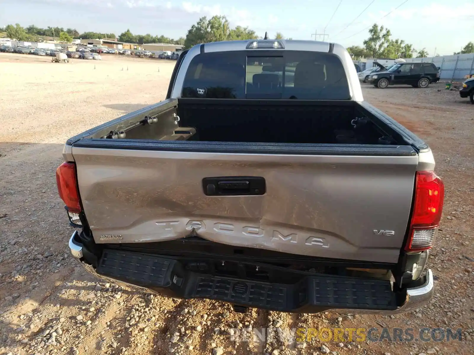 9 Photograph of a damaged car 5TFAZ5CN4KX086924 TOYOTA TACOMA 2019