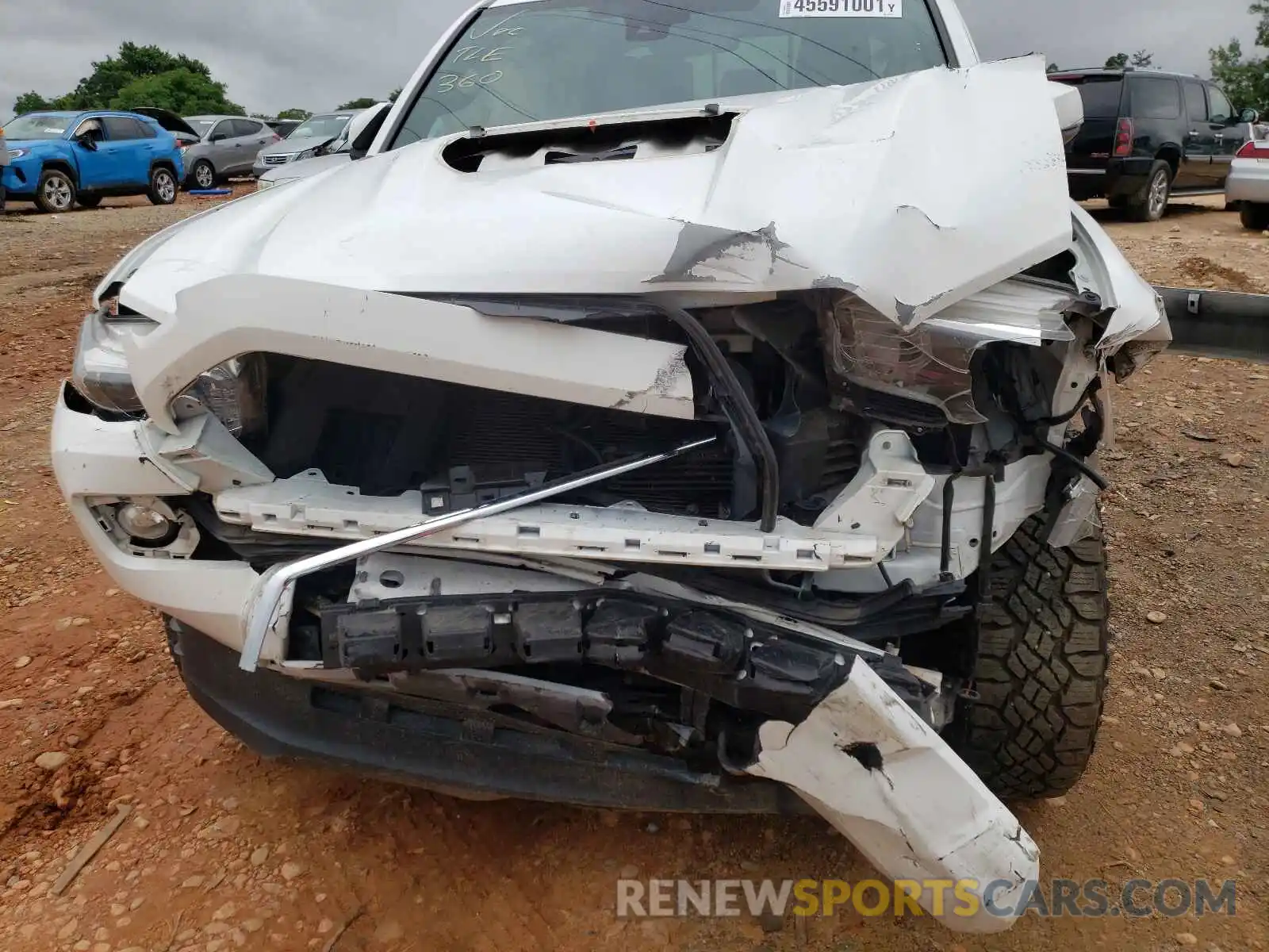 9 Photograph of a damaged car 5TFAZ5CN5KX073132 TOYOTA TACOMA 2019