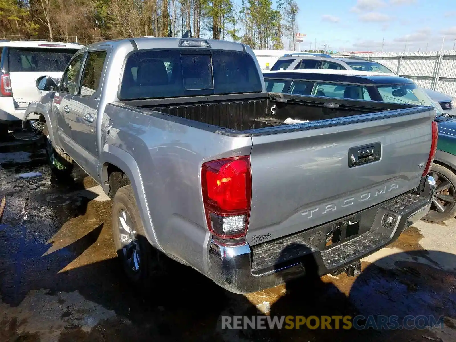 3 Photograph of a damaged car 5TFAZ5CN5KX076077 TOYOTA TACOMA 2019